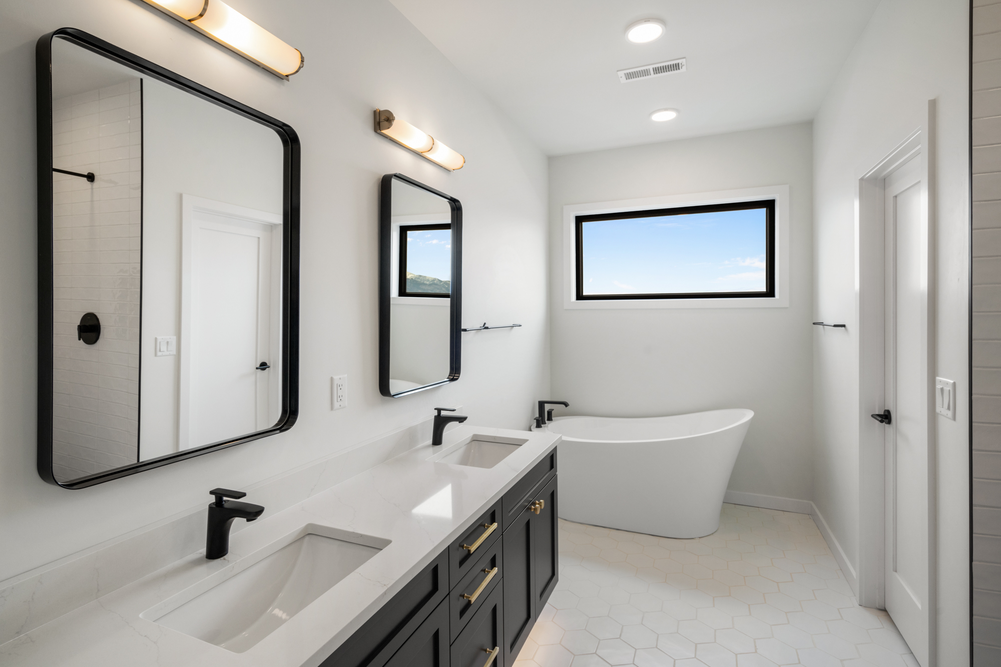 Saul Creative-3006 South 31st Avenue-Lisa Collins- Berkshire Hathaway-HomeServices-7072