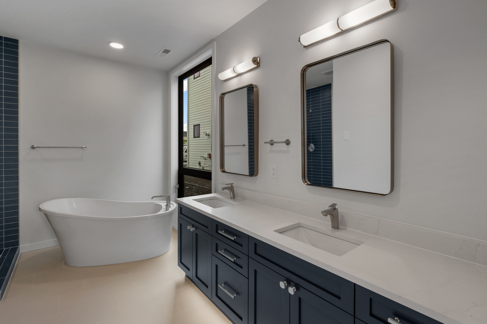 Saul-Creative-3009-South-30th-Avenue-Lisa-Collins-Berkshire-Hathaway-HomeServices-DSC03856