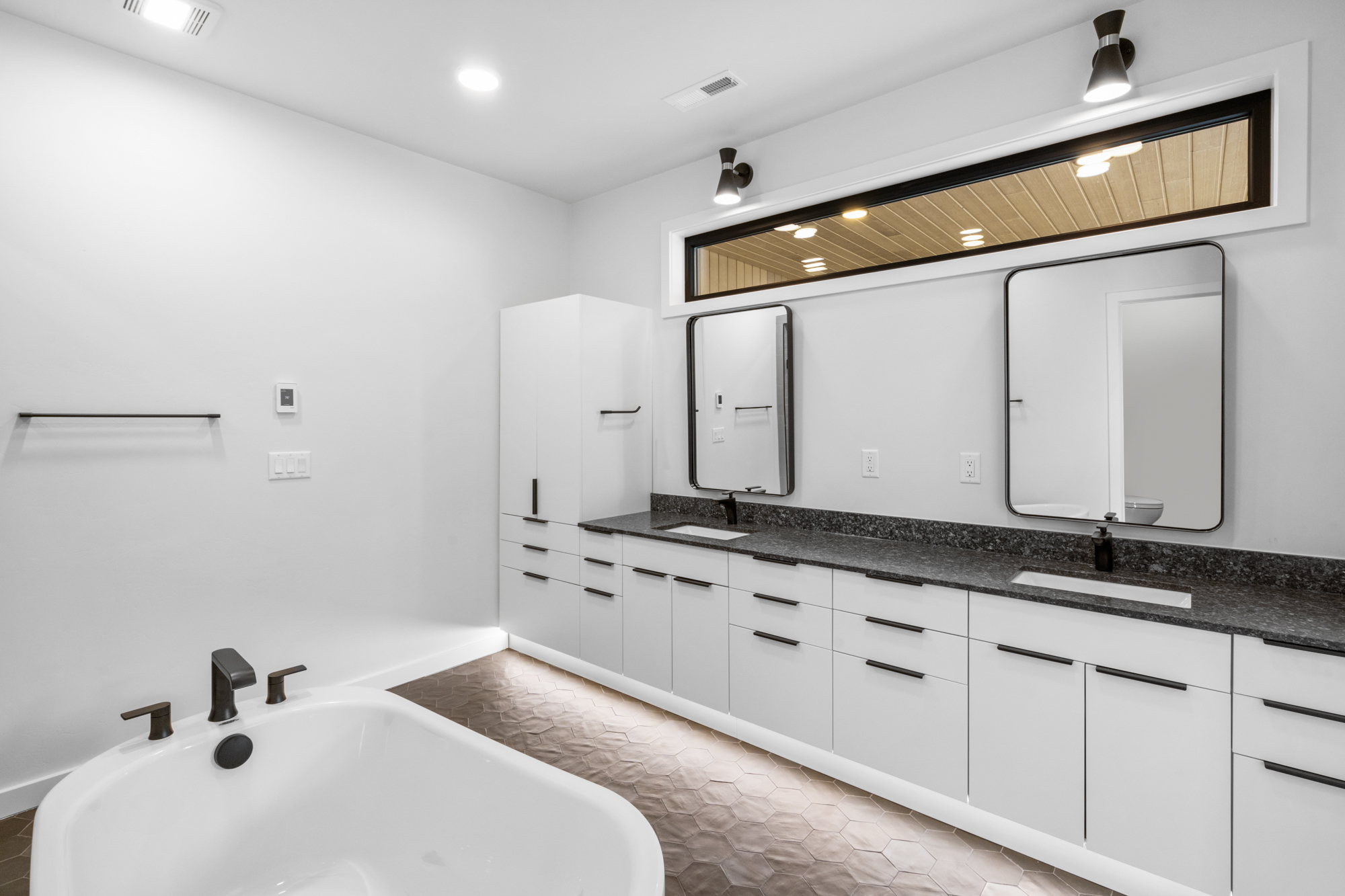 Saul Creative-2914 South 28th Avenue-Lisa Collins-Berkshire Hathaway HomeServices-DSC07599