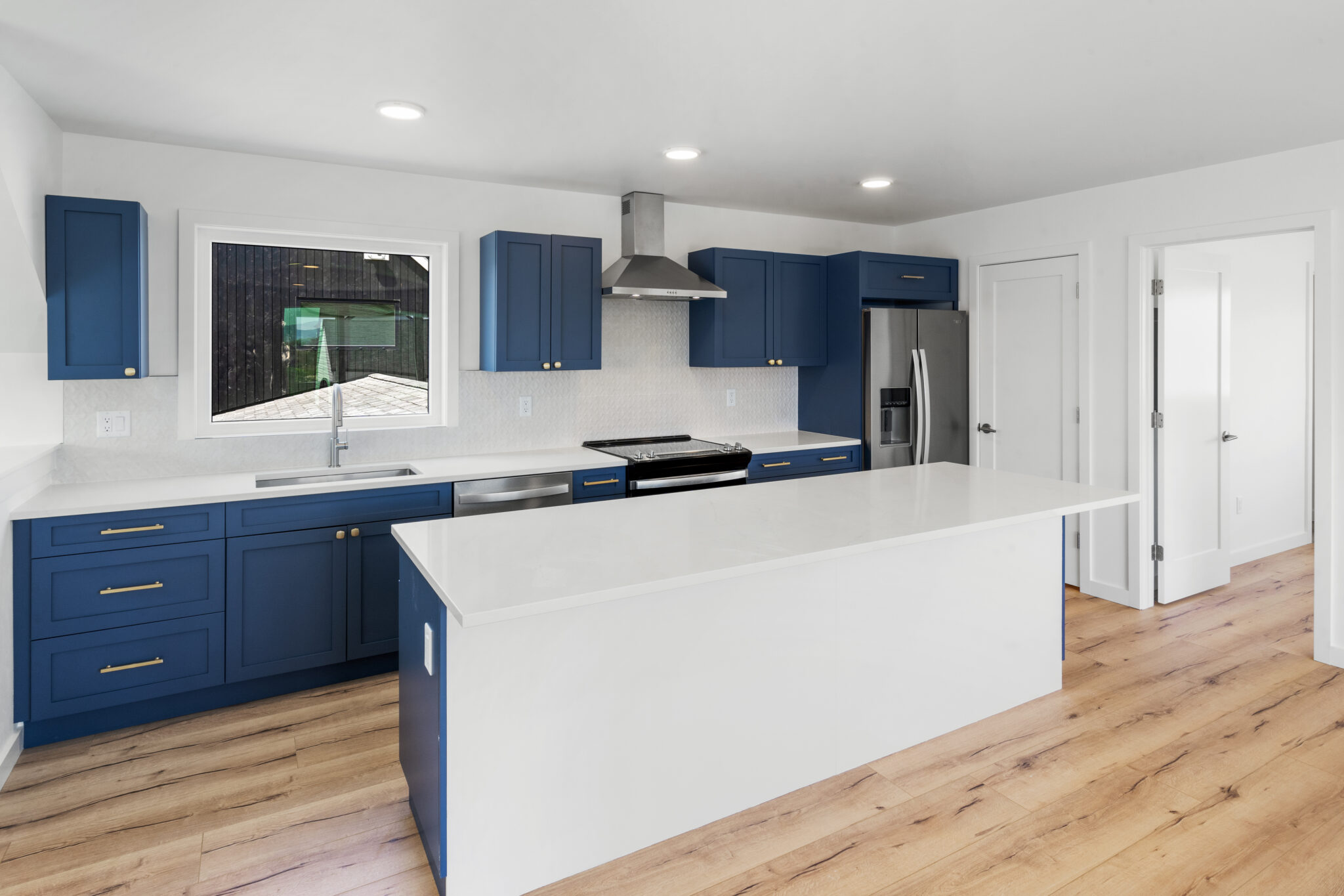 Saul Creative-3020 South 28th Avenue-Lisa Collins-Berkshire Hathaway HomeServices-DSC06916
